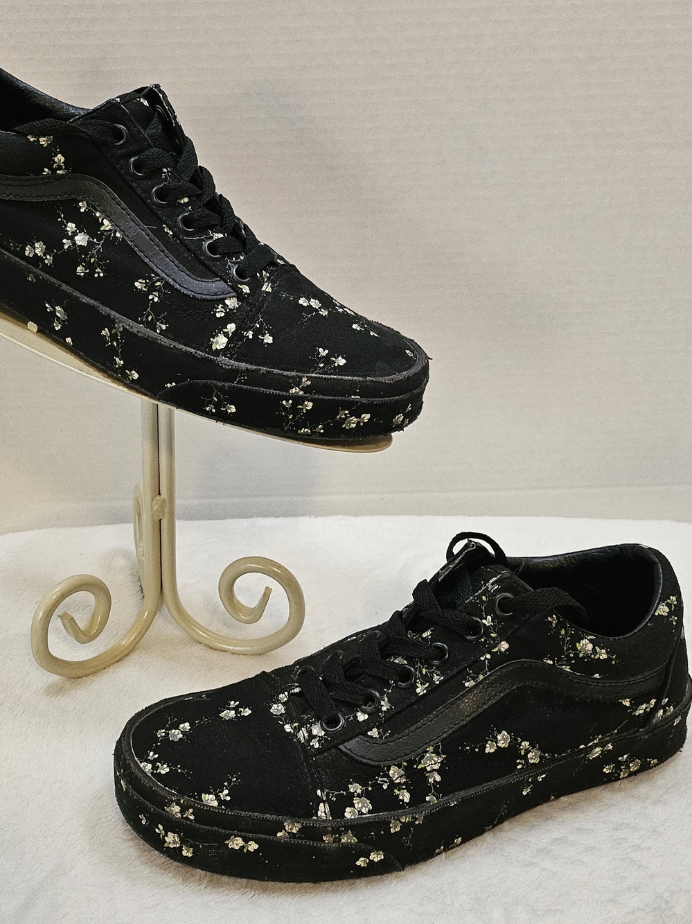 Vans Black Low-Top Floral Skate Sneakers